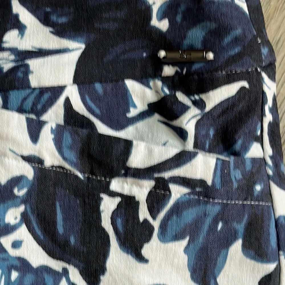 S.C. & Co skirt size Large floral tennis golf lounge skort pockets blue white